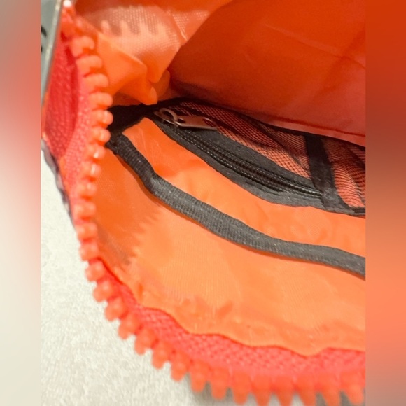 Rare Earth by Stone Mountain Crossbody Bag - Multi-Zip Travel Purse - Picture 3 of 11